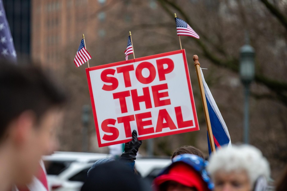 Een protestactie van mensen die geloven dat Joe Biden stemmen heeft ‘gestolen’ van Donald Trump.