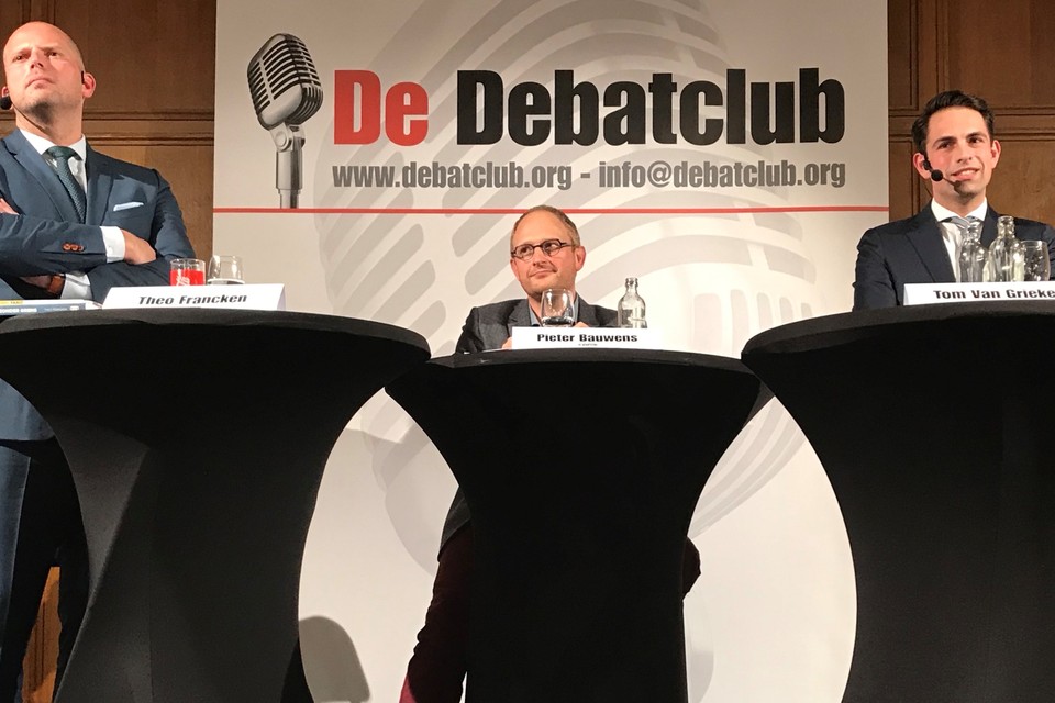 Theo Francken (N-VA) nam het donderdag in 'De Debatclub' op tegen Tom Van Grieken (Vlaams Belang).