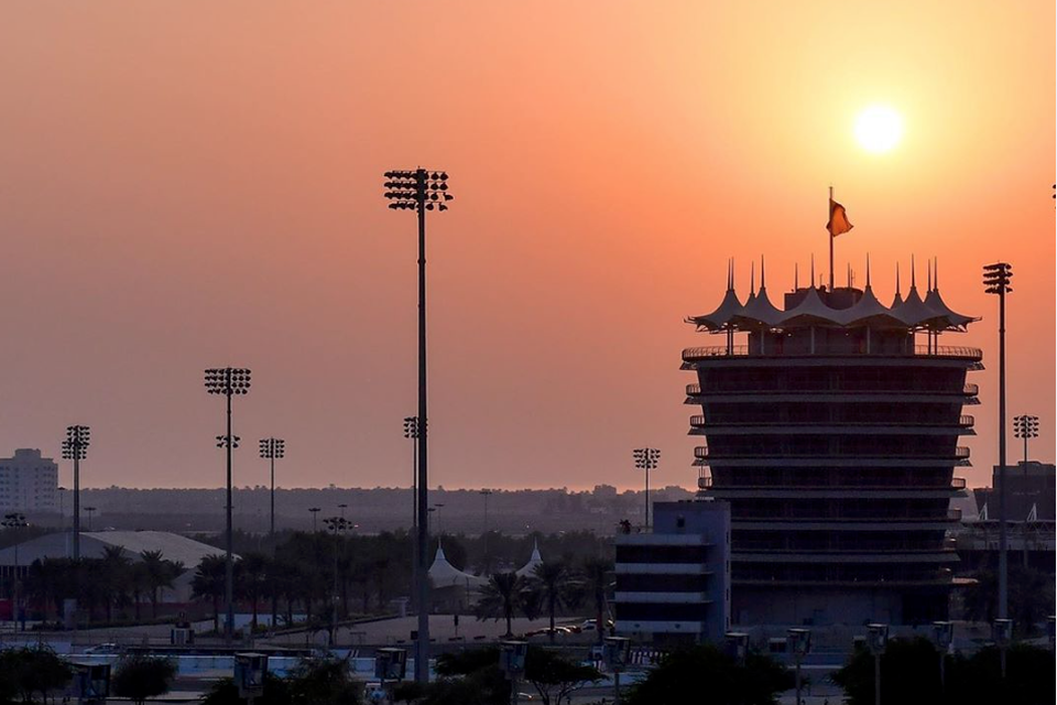 De gekende toren op het Bahrain International Circuit