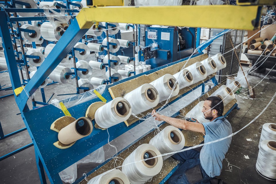 'De Vlijt Stond In De Lucht Geschreven' - ... - Industrieel schilderwerk voor fabriekshallen - Russonv.be thumbnail