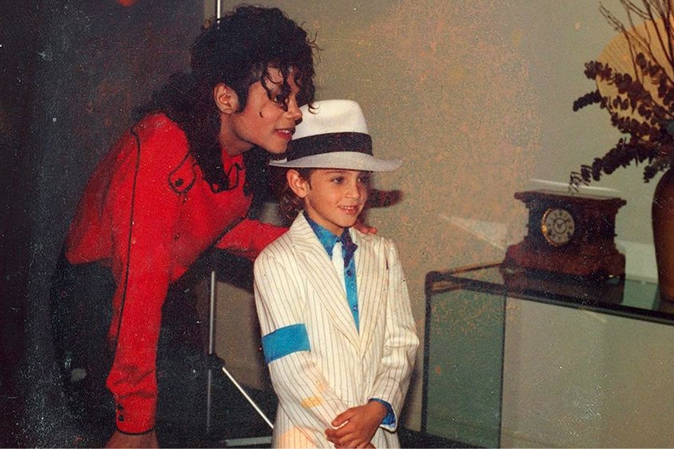 Michael Jackson en slachtoffer Wade Robson, die getuigt in ‘Leaving Neverland’. 