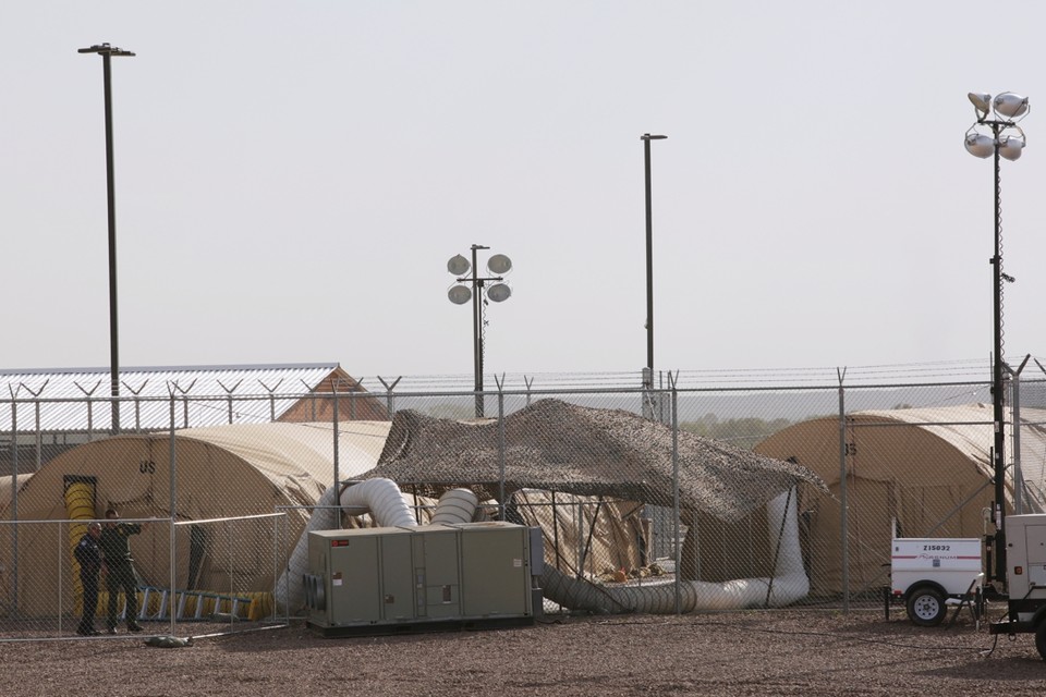 Clint Detention Facility in Texas, waar 250 minderjarige migranten onmenselijk worden behandeld. 