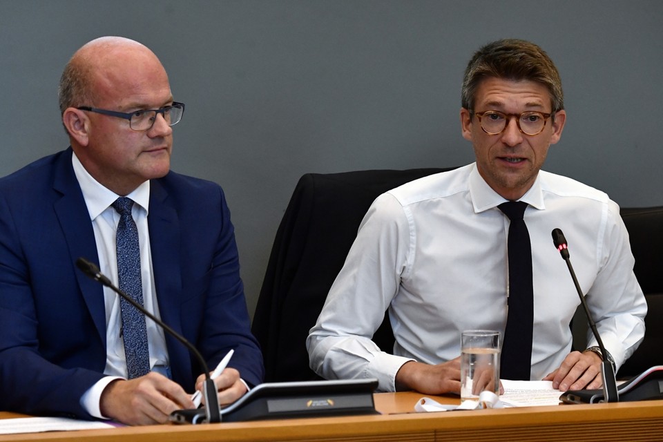 Minister Pierre-Yves Dermagne (PS, rechts), naast commissievoorzitter Philippe Courard (PS). 