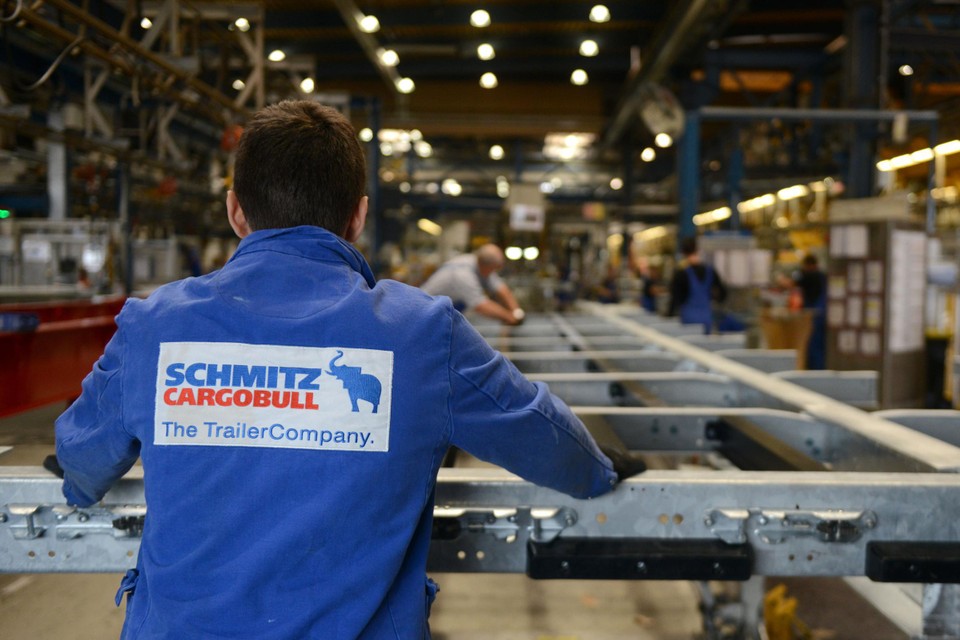 Schmitz Cargobull is geïnteresseerd in de afdeling industriële voertuigen van Van Hool.