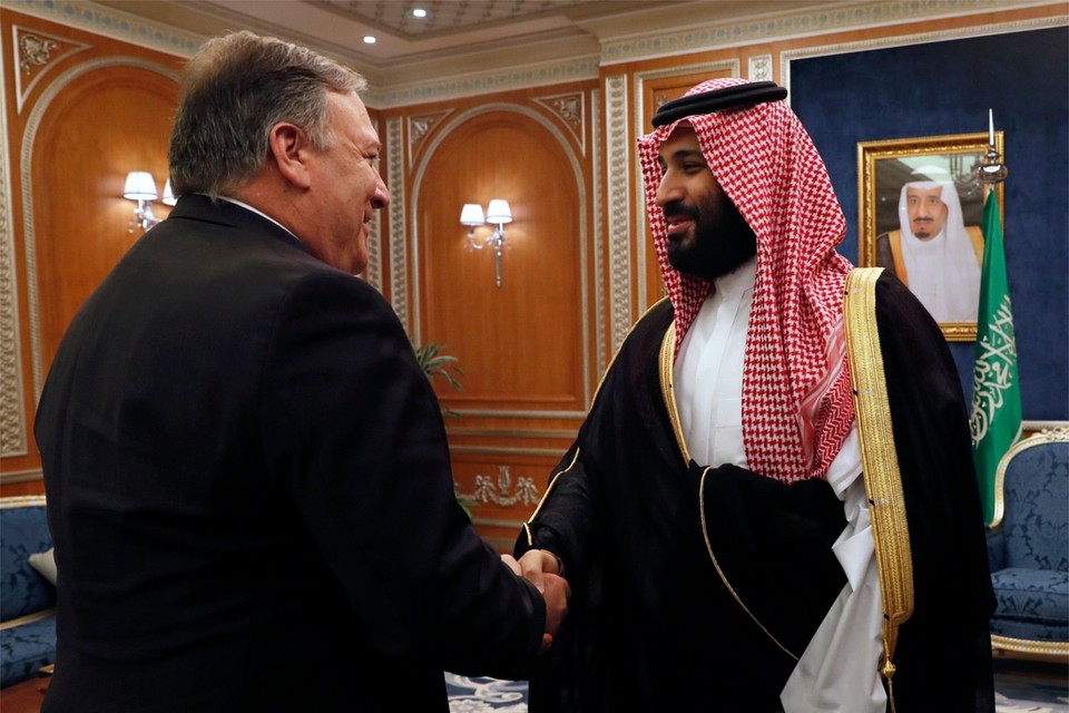 De Amerikaanse minister van Buitenlandse Zaken, Mike Pompeo, ontmoette de Saudische kroonprins Mohammed bin Salman. Het leek er hartelijk aan toe te gaan. 
