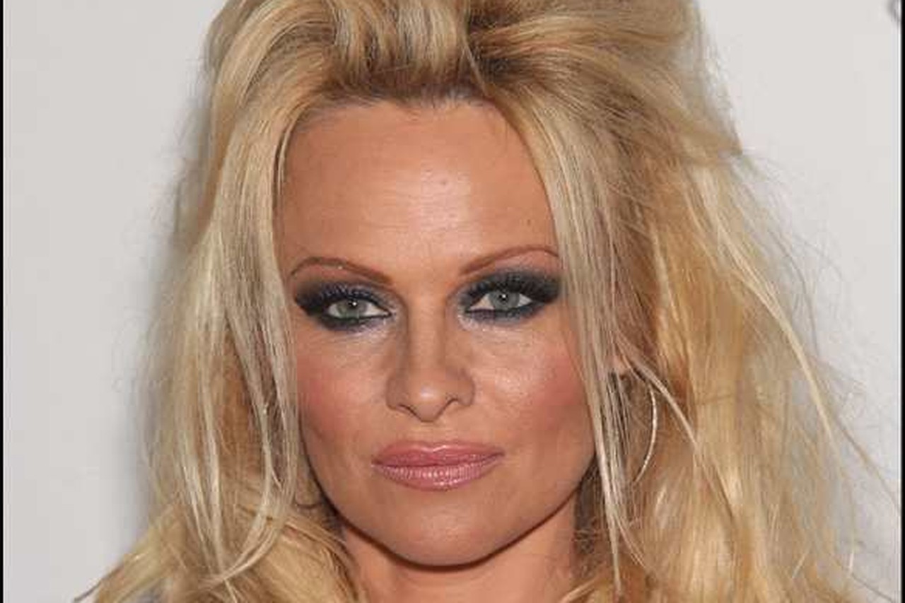 Pamela Anderson slaat groen blaadje aan de haak | De Standaard Mobile