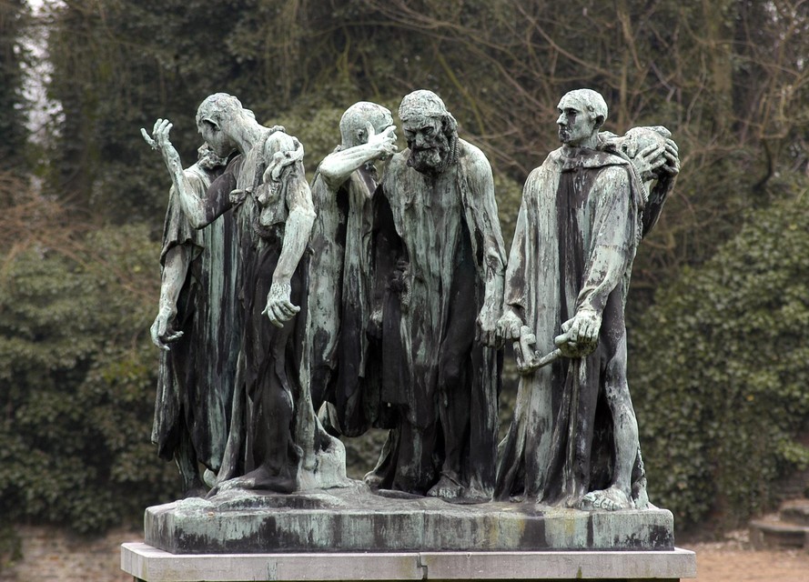 ‘De burgers van Calais’ van Rodin, nu te zien in een binnentuin in Mons.