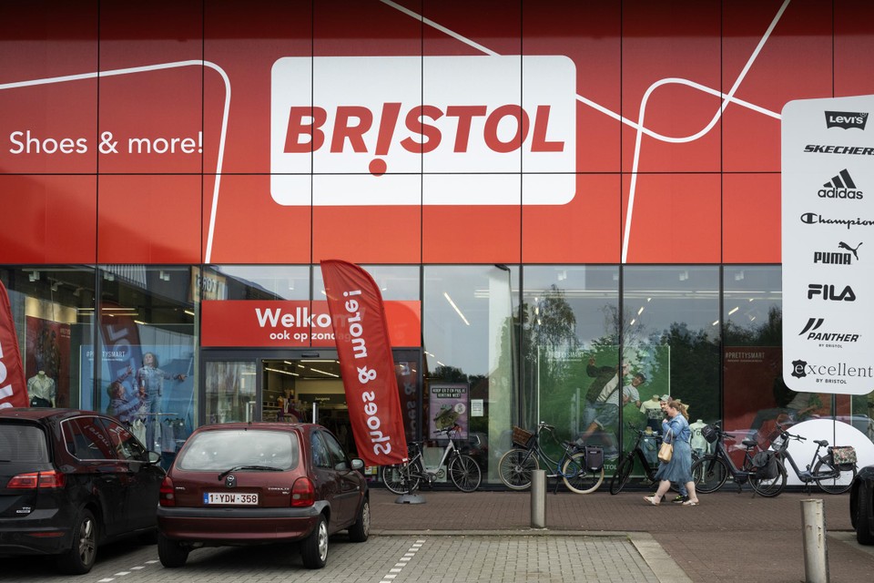 Momenteel organiseert Bristol een uitverkoop.