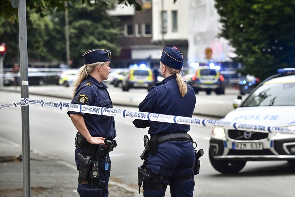 Politie sluit de omgeving af na een schietpartij in Malmö, Zweden 