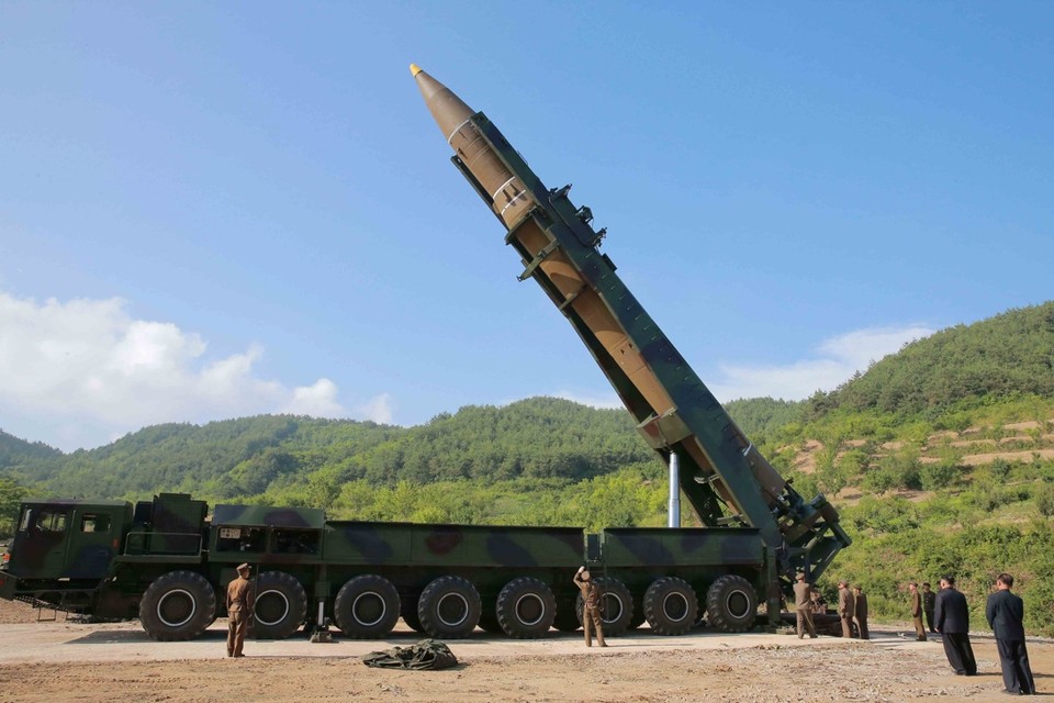 Deze foto, verspreid door het Noord-Koreaanse persagentschap, zou een intercontinentale raket tonen. 