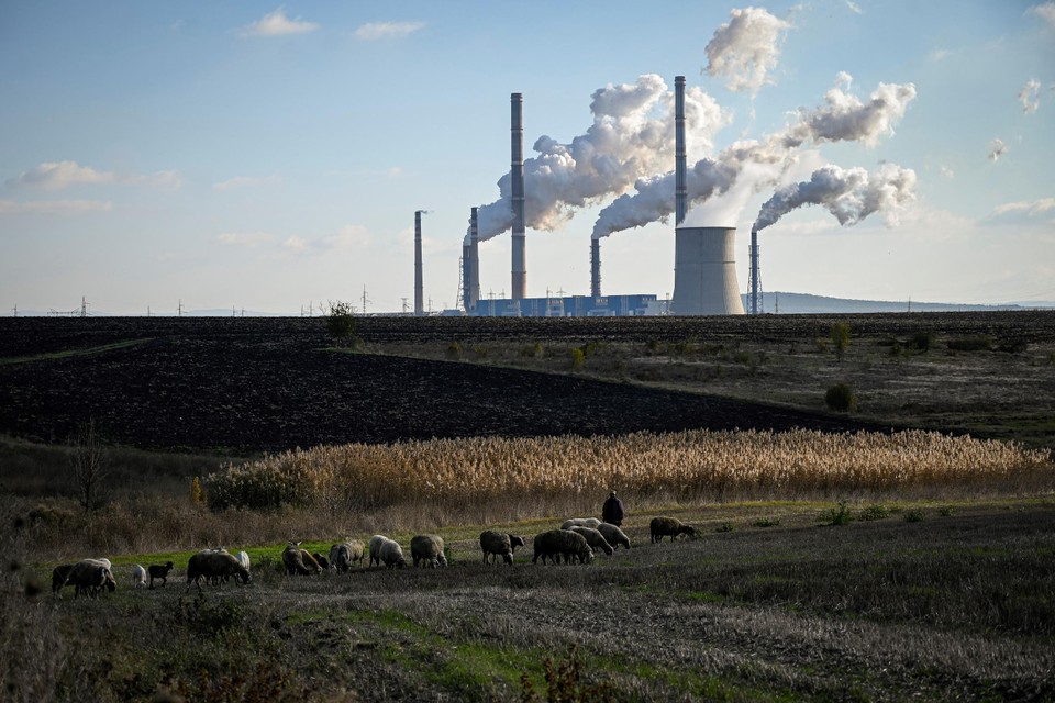 Een Bulgaarse kolencentrale. Dat land hoeft slechts een CO₂-verlaging van 10 procent in 2030 te behalen. 