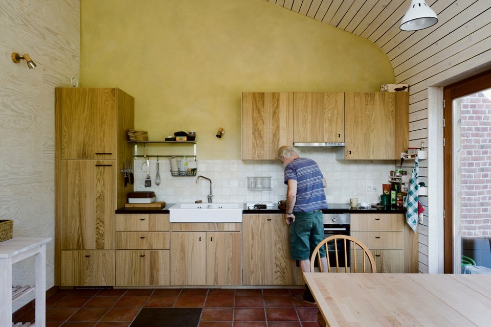 <P>Een keuken van het woonwarenhuis, maar wel met een marmeren werkblad.</P>