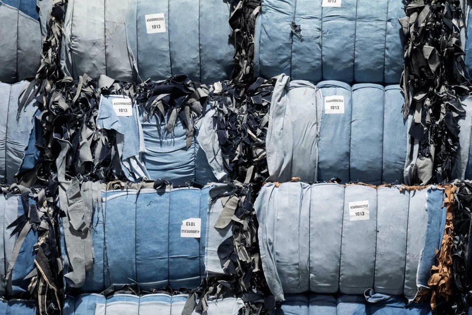 Textielafval dat gerecycleerd wordt.