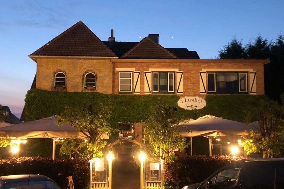Het restaurant ’t Lusthof, een bekend etablissement in de streek, is sinds de dood van de chef gesloten.