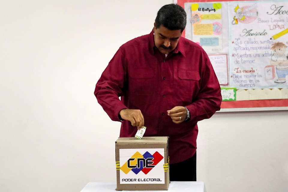 President Maduro brengt zijn stem uit in de Venezolaanse hoofdstad Caracas 