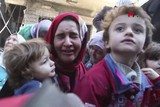 thumbnail: Chaos en veel emotie tijdens de evacuatie van de burgers die jarenlang gegijzeld werden door IS. 