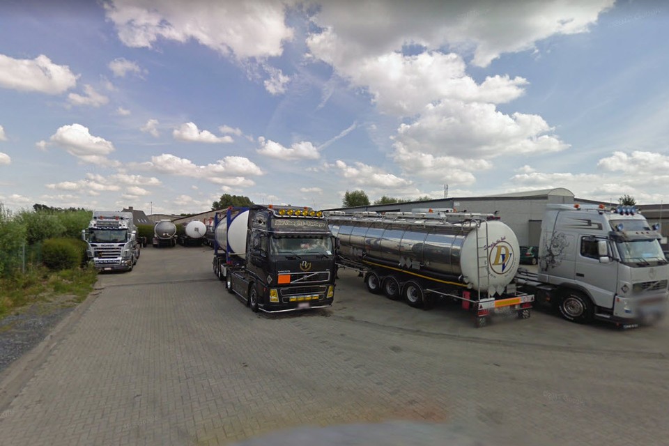 De tankwagens werden gestolen vanop de terreinen van transportbedrijf  Devooght-Verleye in Zedelgem