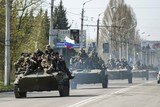 thumbnail: Ook militaire voertuigen met Russisch vlag zijn in de omgeving van Kramatorsk gesignaleerd. 