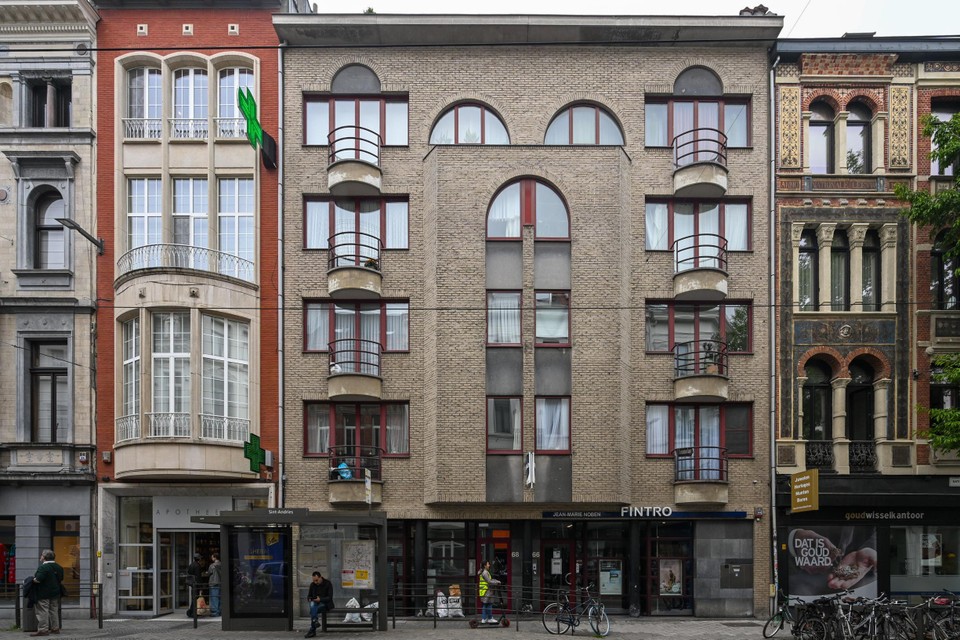 In dit gebouw (centraal) in de Antwerpse Nationalestraat werd al sekswerk vastgesteld in toeristische kamers.