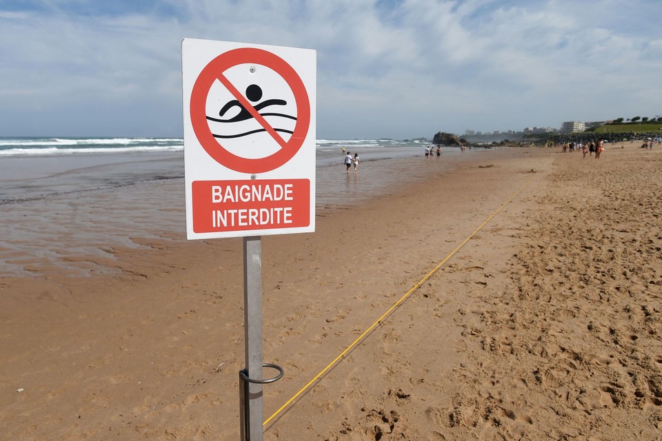 In Biarritz mocht een tijd niet worden gezwommen door de aanwezigheid van giftige algen in het water. 
