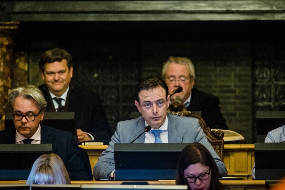 Burgemeester Bart De Wever had op Radio 1 een niet mis te verstane boodschap voor zijn coalitiepartners. 