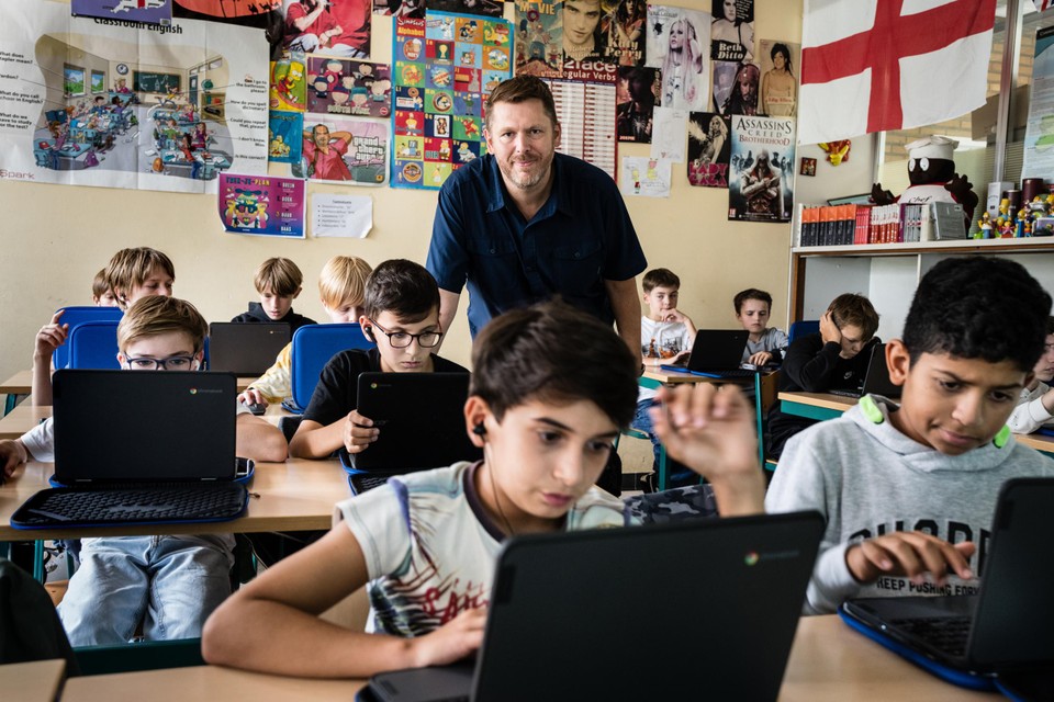 ‘Het examen voor mijn leerlingen? Dat is bijna helemaal gemaakt door AI’, zegt leerkracht Guy Van Gestel.