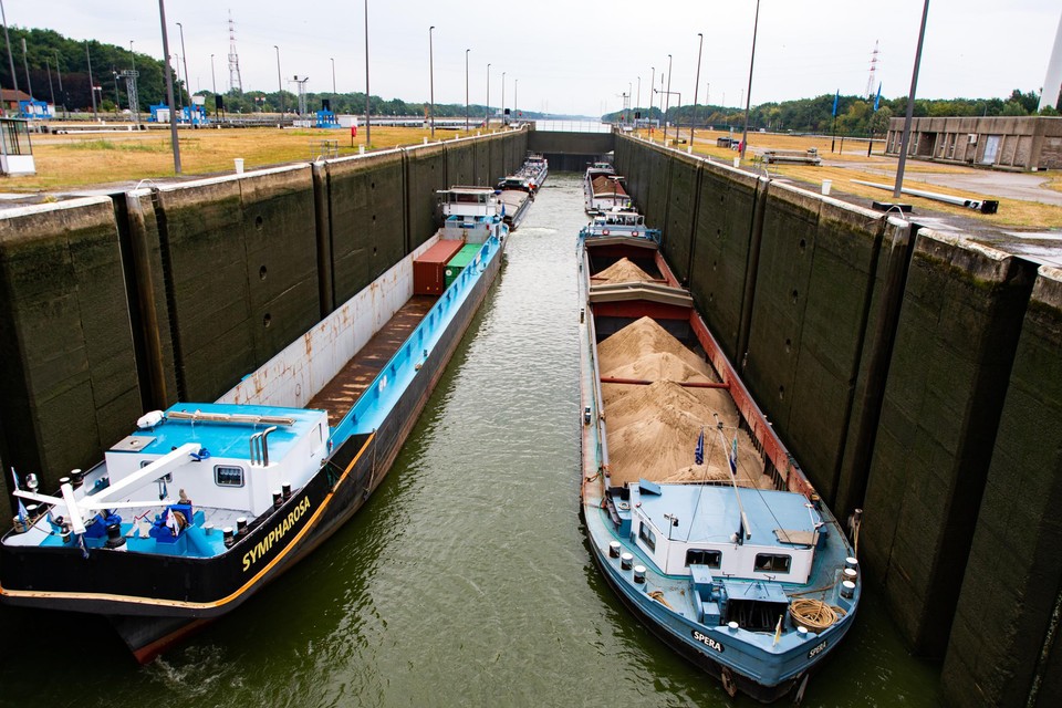 Een sluis op het Albertkanaal in Hasselt (archiefbeeld).