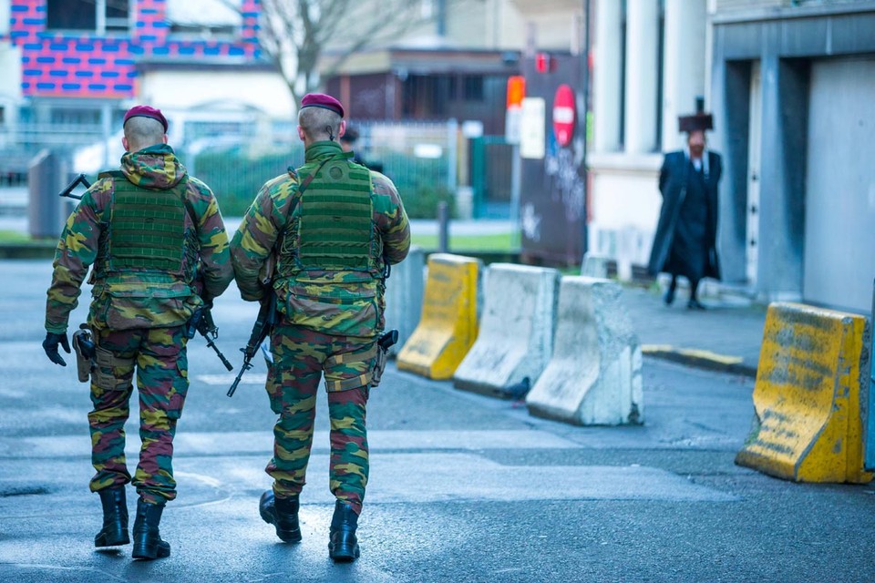 Zaterdagmorgen doken de eerste militairen op in het Antwerpse straatbeeld