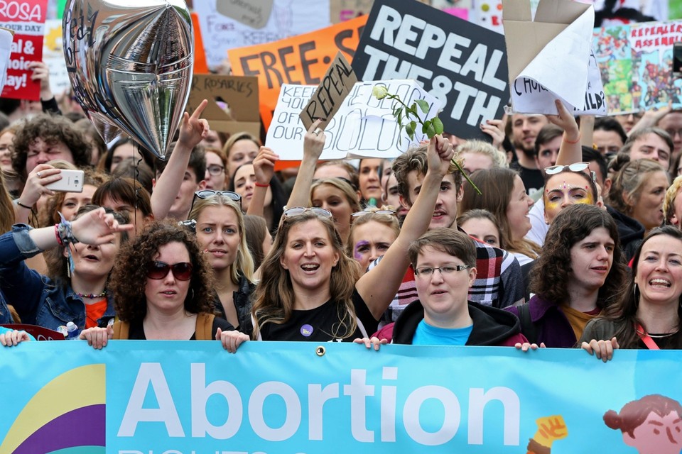 Acht maanden geleden sprak een meerderheid van de bevolking zich in een referendum uit tegen het grondwettelijk verbod op zwangerschapsonderbreking. 