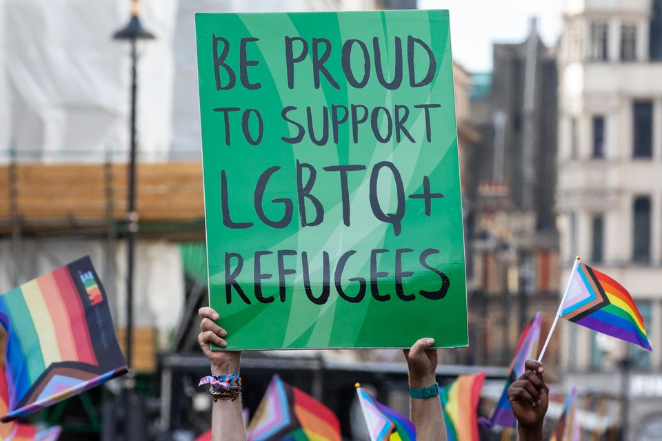 Een oproep om lgbti-vluchtelingen te steunen tijdens pride in Londen in 2023.