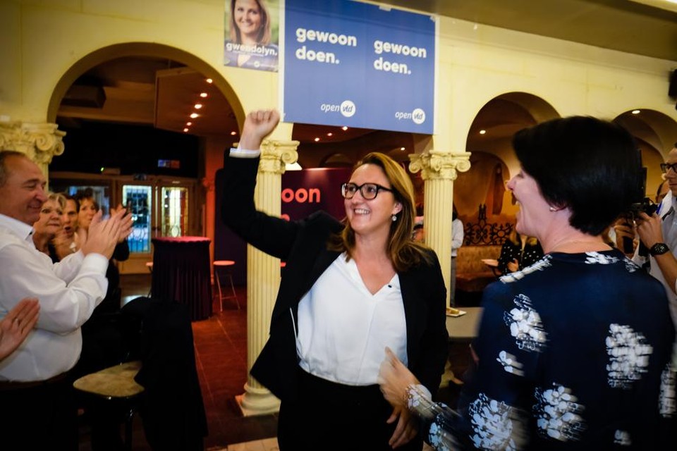 Open VLD-voorzitter Gwendolyn Rutten wint in Aarschot.  'Ik wil burgemeester worden. Met wie, is de vraag. Ik had geen voorakkoord, ik ben ongebonden naar de kiezer gegaan.'