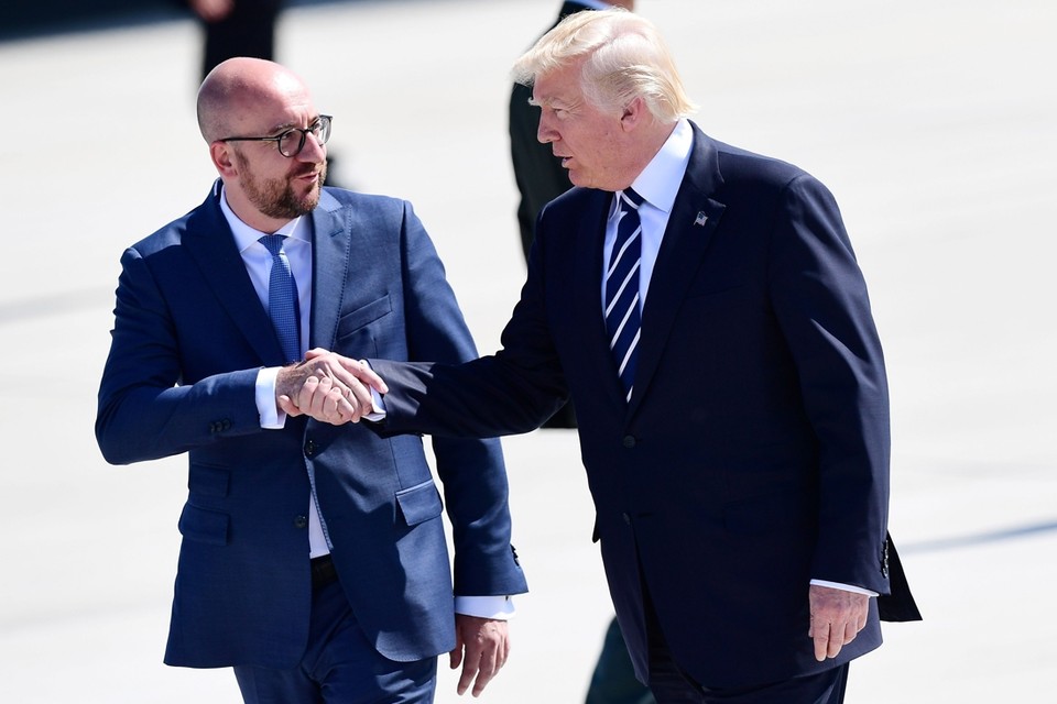 Premier Michel verwelkomt president Trump in België. 