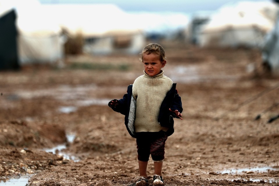 Een kind in een Syrisch vluchtelingenkamp. 