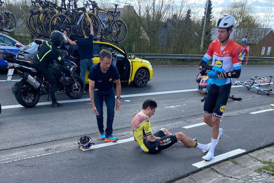 “Mocht Wout mijn zoon zijn, dan zou ik hem nooit laten starten in de Giro”, zegt bondsarts Kris Van der Mieren.