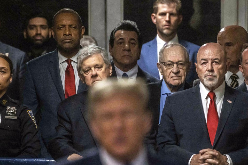 Chuck Zito (midden, in de schaduw) is een voormalige leider van de Hell’s Angels en een vurige Trumpfan (de ex-president staat zelf vooraan).