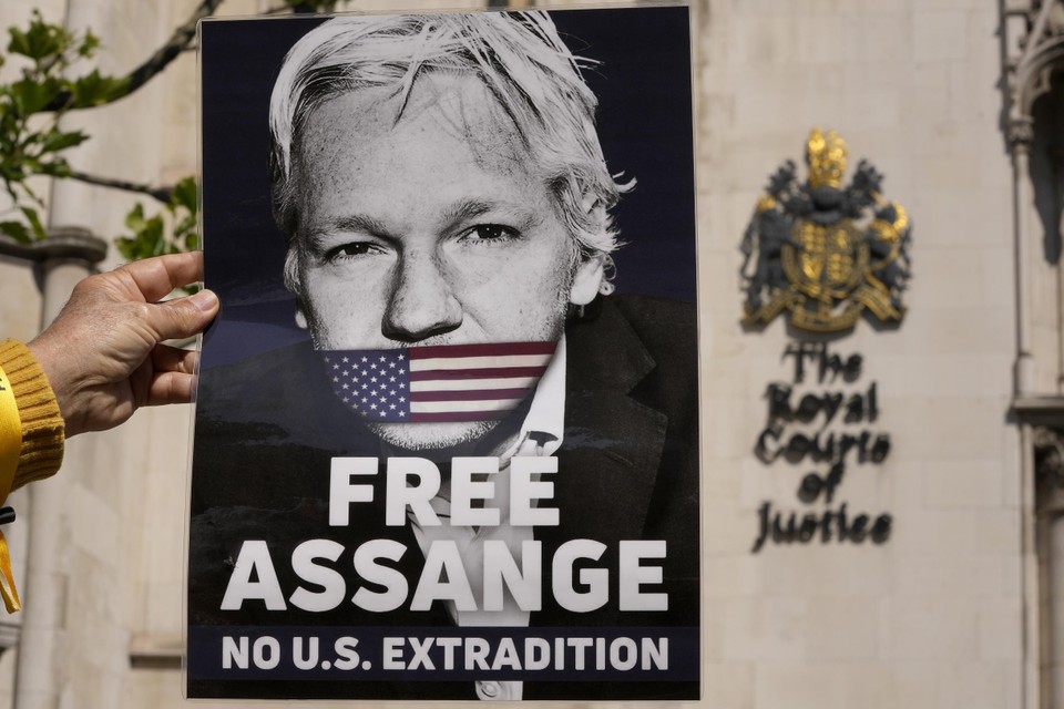 Maandag manifesteerden medestanders van Assange aan het High Court in Londen.