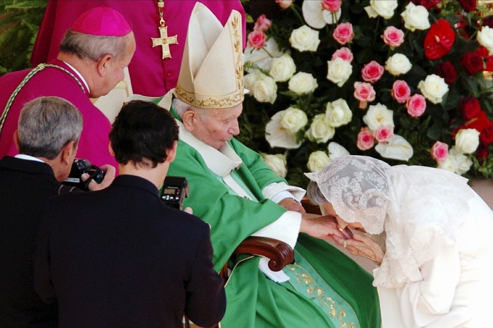 Bij paus Johannes-Paulus II (2004).
