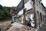 thumbnail: Jean Daniel Gohy bij zijn verwoest huis in Verviers 
