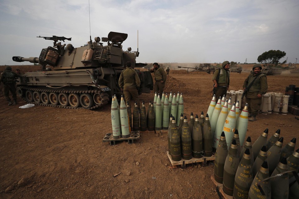 Israëlisch artilleriegeschut langs de grens met Gaza.