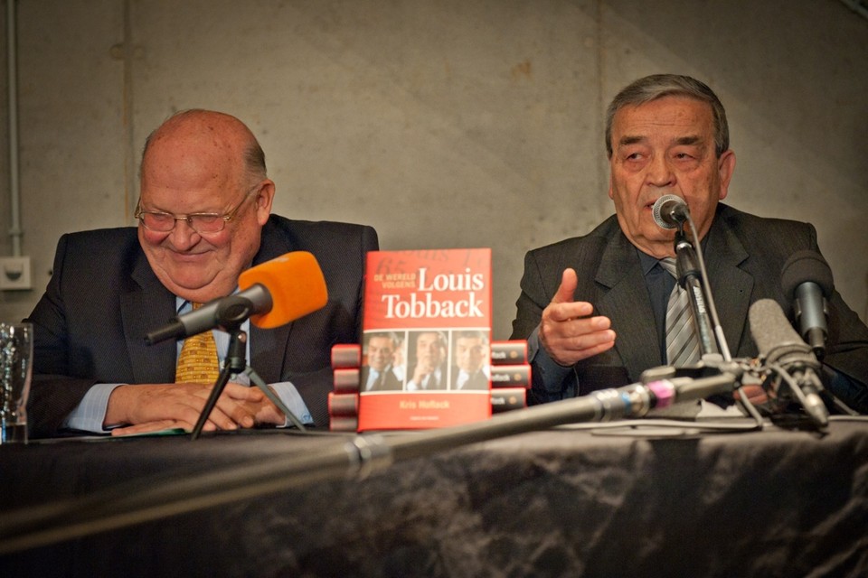 Dehaene en SP.A’er Louis Tobback tijdens de voorstelling van het boek ‘De Wereld volgens Louis Tobback’ (2012). 