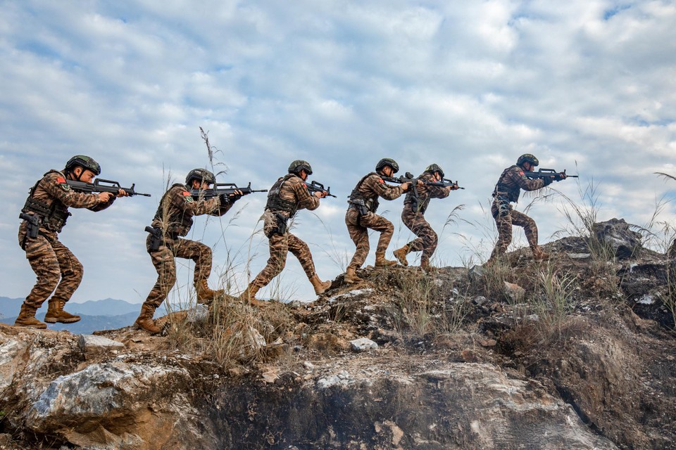 Een militaire training in het Chinese Hezhou.