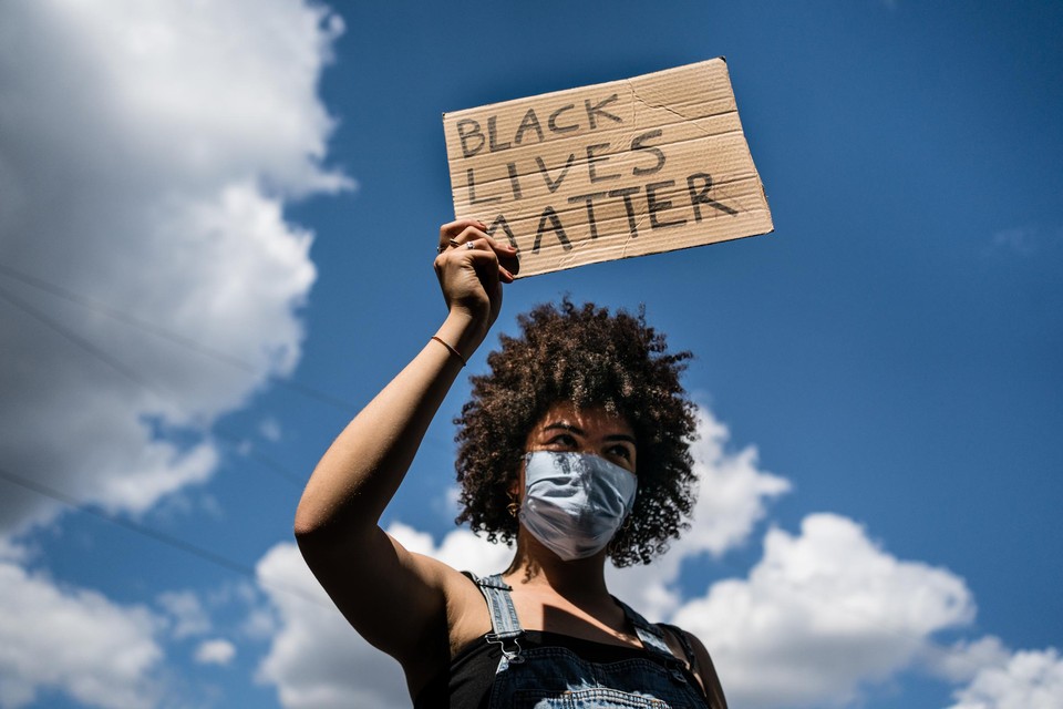 ‘Burgerbewegingen zoals Black Lives Matter doen de bewustwording groeien dat racisme niet oké is’, zegt Unia-directeur Els Keytsman. 