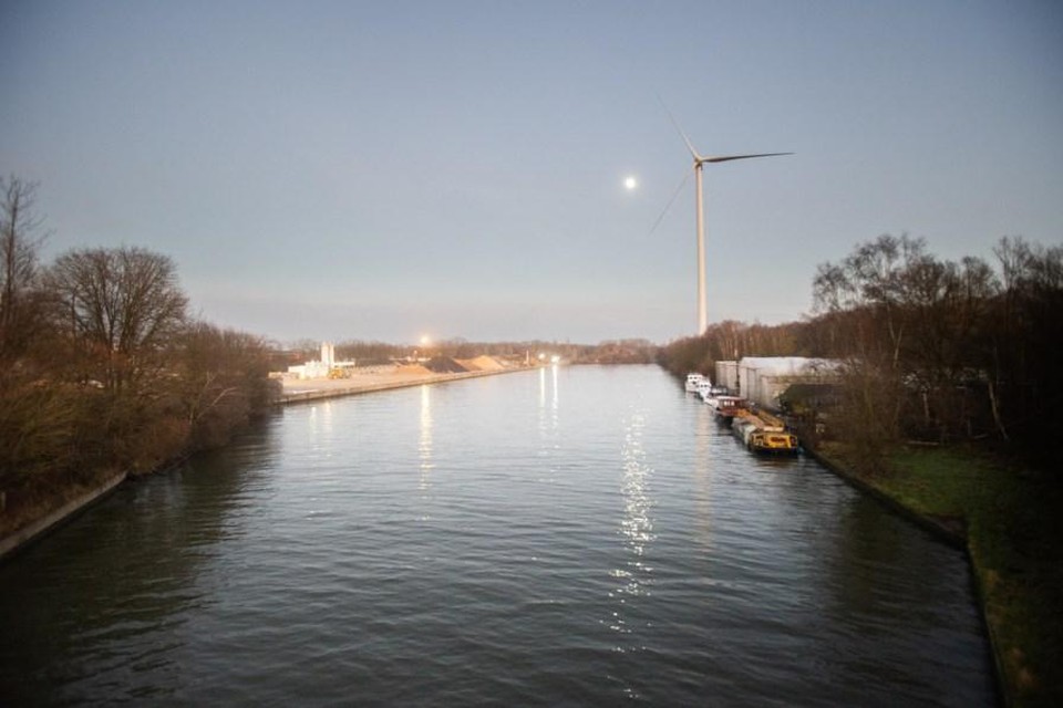 Het Albertkanaal is niet alleen voor de scheepvaart een belangrijke economische ader in Vlaanderen. 