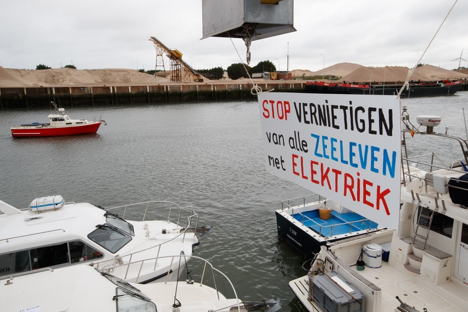 Foto in haven van Nieuwpoort bij eerder protest in juni 