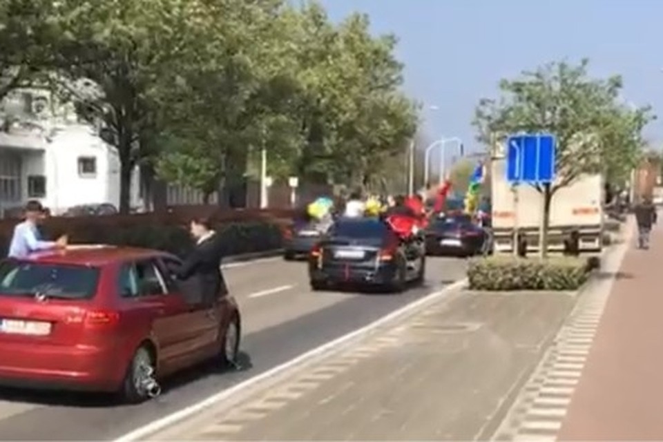 Ook vorig jaar begingen de deelnemers aan een trouwstoet in Mechelen verscheidene verkeersinbreuken. 