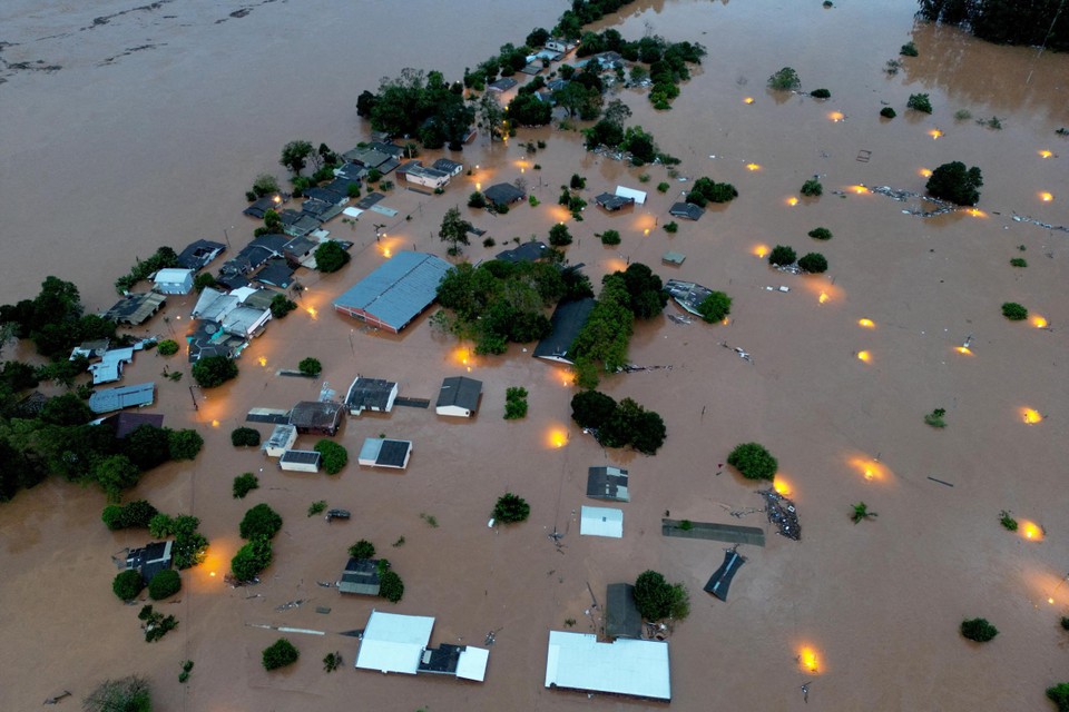 Bij extreem onweer in Brazilië vielen zeker 29 doden.