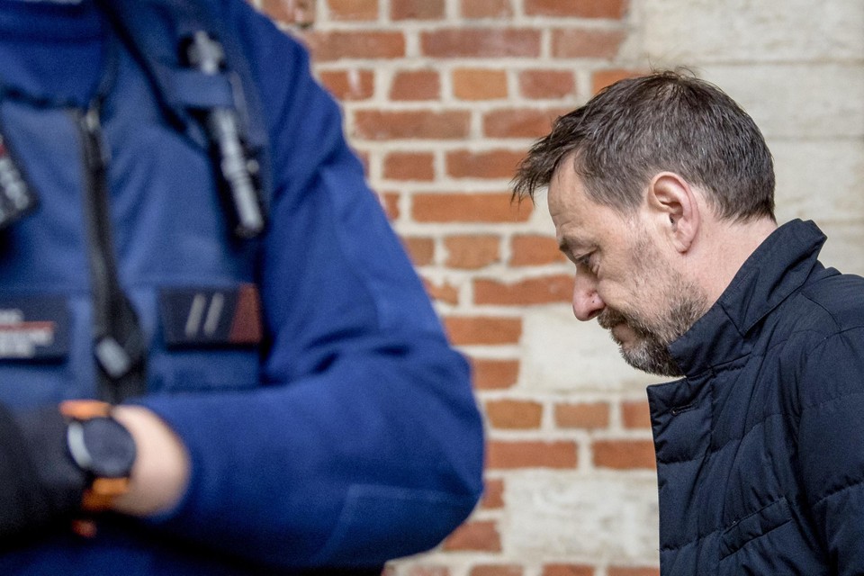 Bart De Pauw tijdens zijn proces, dat hij tegenover Gert Verhulst “een feestje” voor de aanklagers noemde.