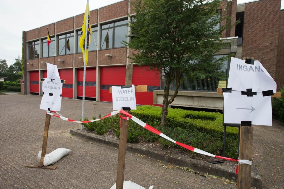 Inwoners van Overijse konden zaterdag water ophalen in de brandweerkazerne. 
