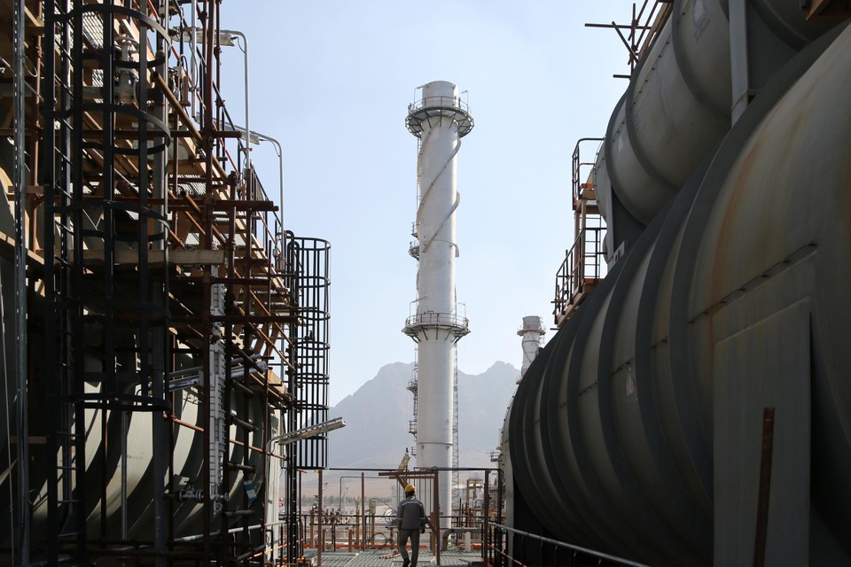 De raffinaderij van Isfahan, de grootste in Iran.