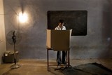 thumbnail: Een Indiase man stemt in Jaipur.